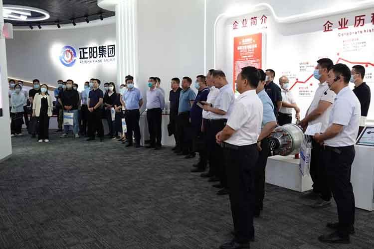 濟(jì)寧地區(qū)高端裝備制造各龍頭企業(yè)組團(tuán)到正陽(yáng)集團(tuán)考察參觀，尋求合作，共謀發(fā)展